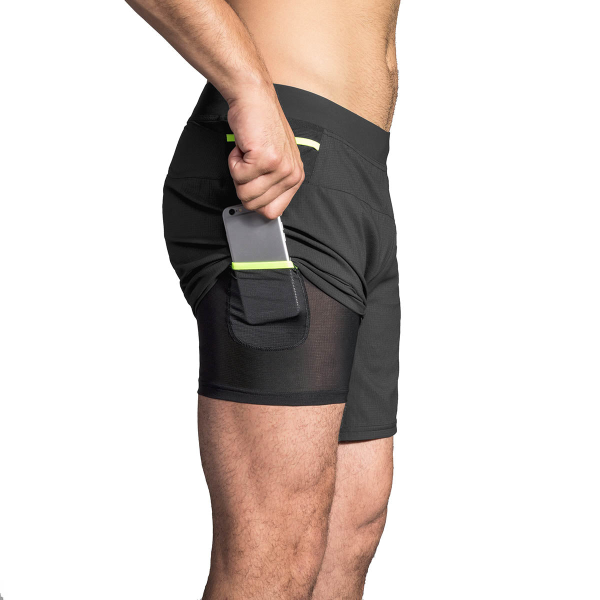 Brooks Cascadia 7" 2n1 Short — Black — Size Small — Lifestyle View