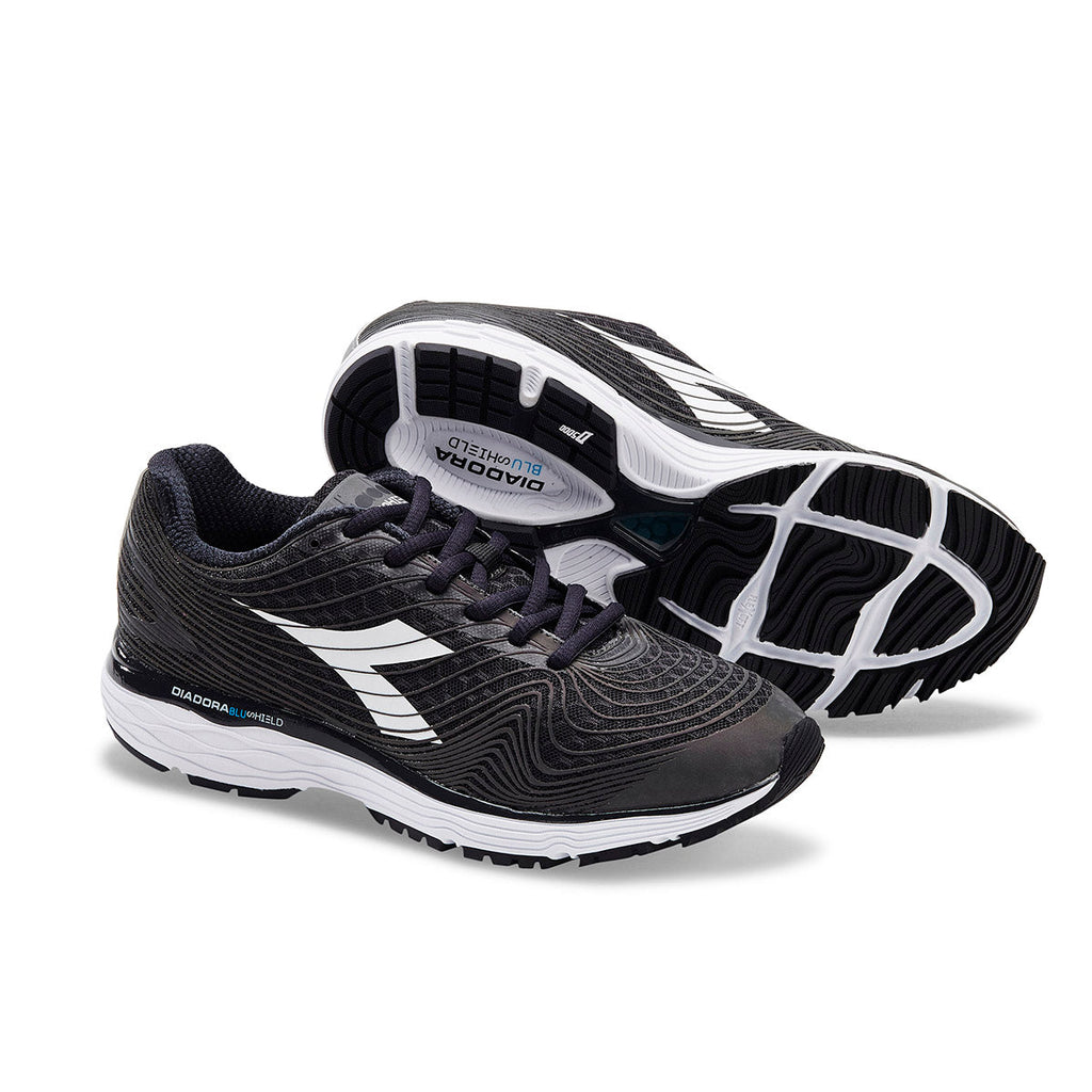 Diadora Mythos Blushield Fly Hip — Black - Black - White — Size D — Width 8 — Side View