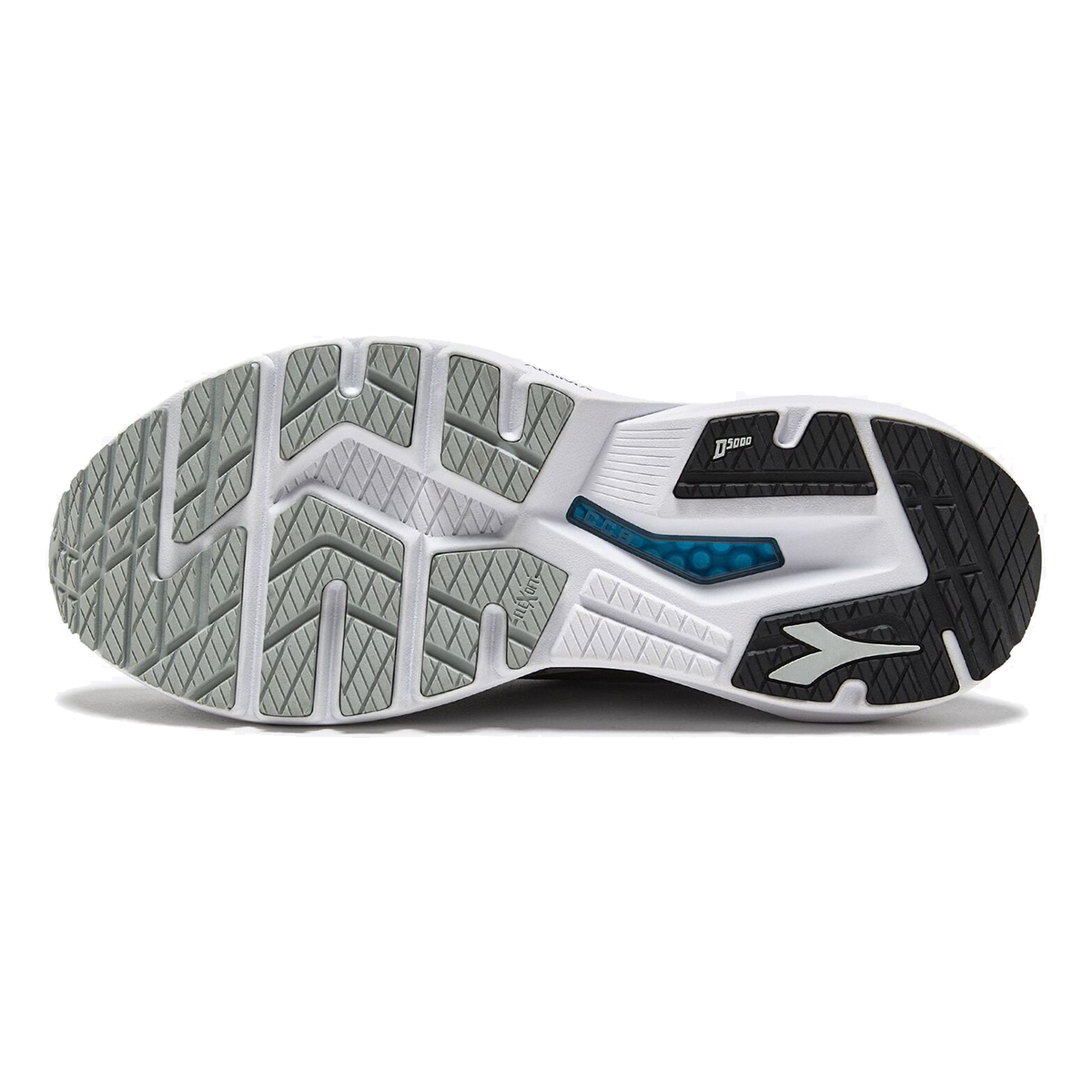 Diadora Mythos Blushield Vigore 3 — Black - White — Size 2E — Width 7.5 — Back View