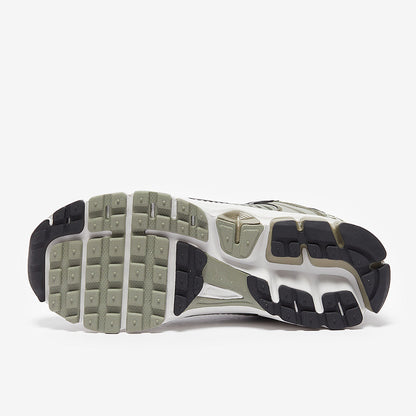 Nike Sportswear Older Kids Vomero 5 (GS)