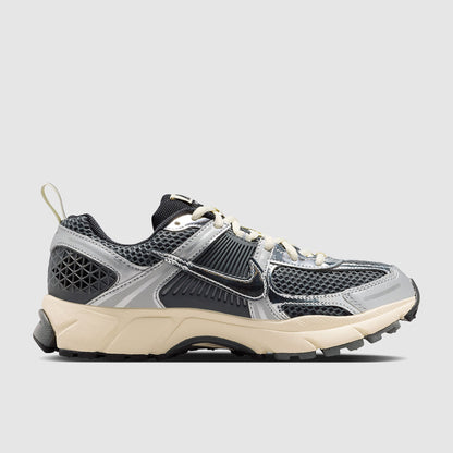 Nike Sportswear Older Kids Vomero 5 (GS)