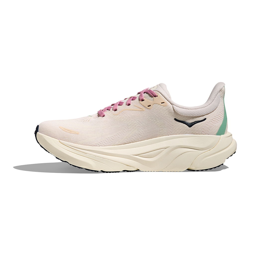 Hoka Arahi 8 — Black - Black — Size B — Width 5.5 — Lifestyle View