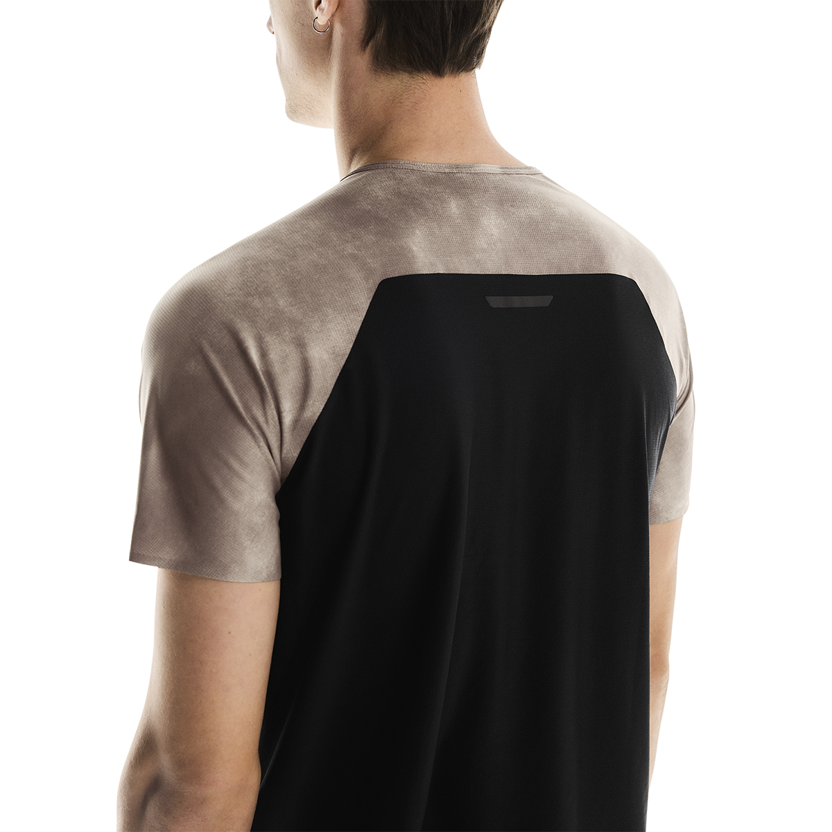 ON Performance-T AOP — Cinder - Black — Size Small — Detail View