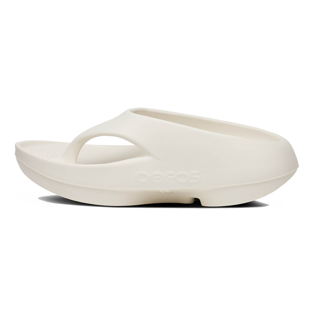 Oofos OOriginal+ Thong — Black — Size D — Width 3 M / 5 W — Lifestyle View