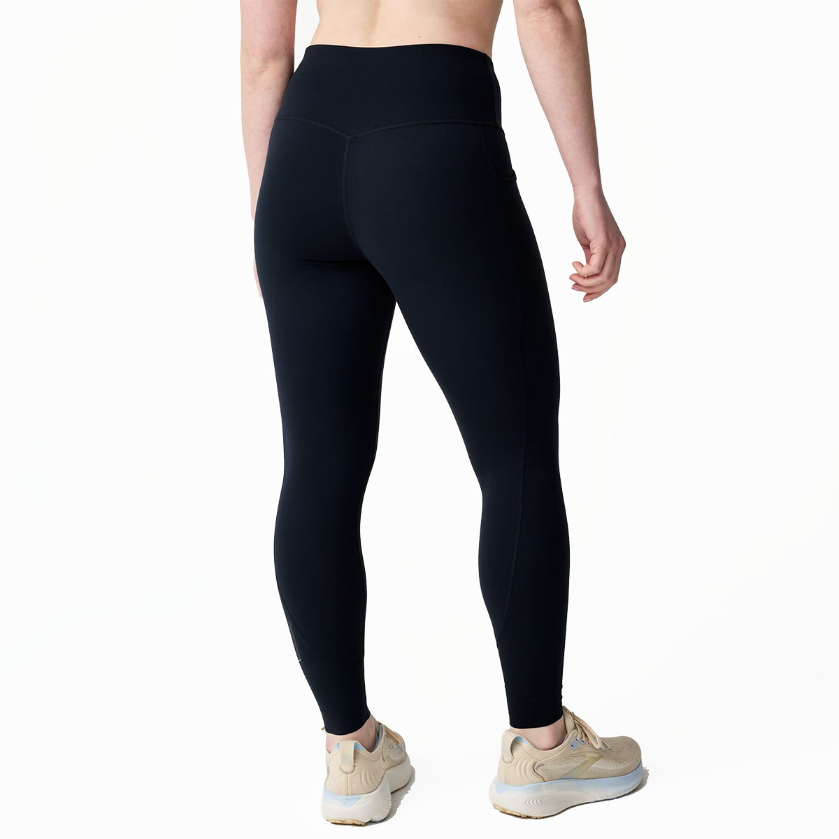Brooks Chaser 7/8 Tight — Black — Size XSmall — Lifestyle View