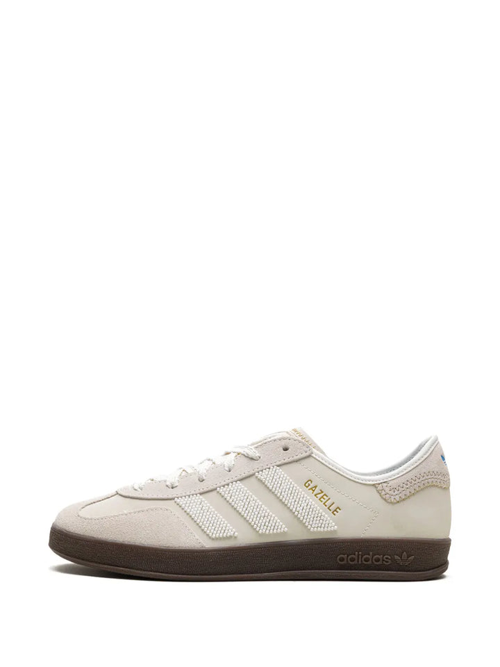 adidas Gazelle Sneakers — White — Size US M 6 - US W 7.5 — Detail View