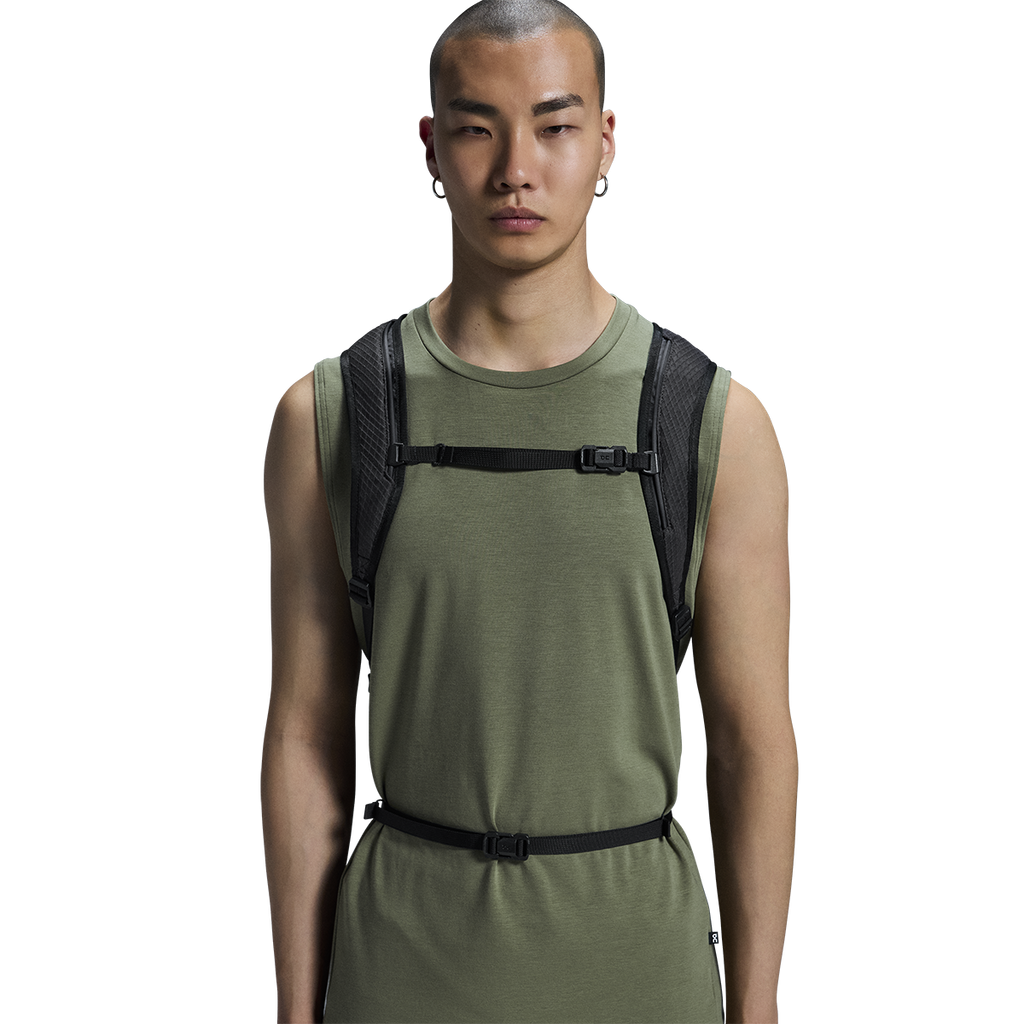 ON Speed Pack 18L Lite — Sand — Size One Size — Detail View