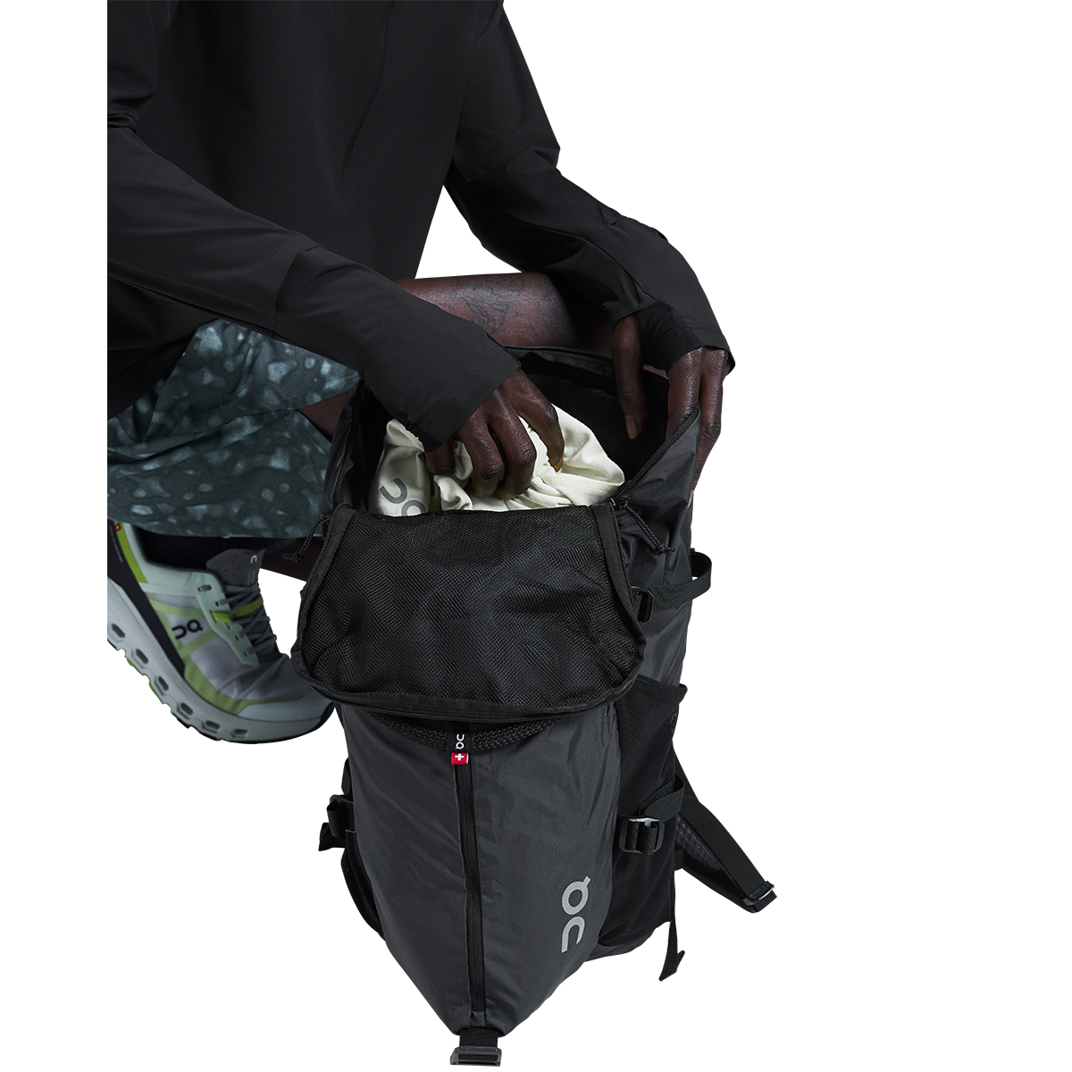 ON Speed Pack 18L Lite — Sand — Size One Size — Lifestyle View