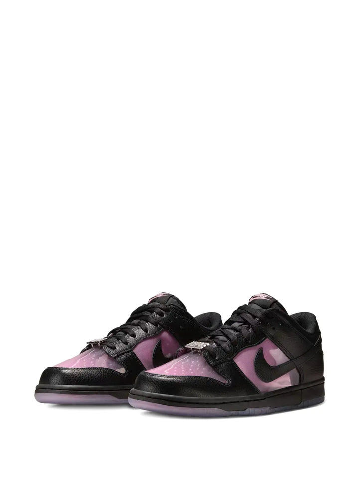 Nike Dunk — Black — Size US M 3.5 - US W 5 — Side View