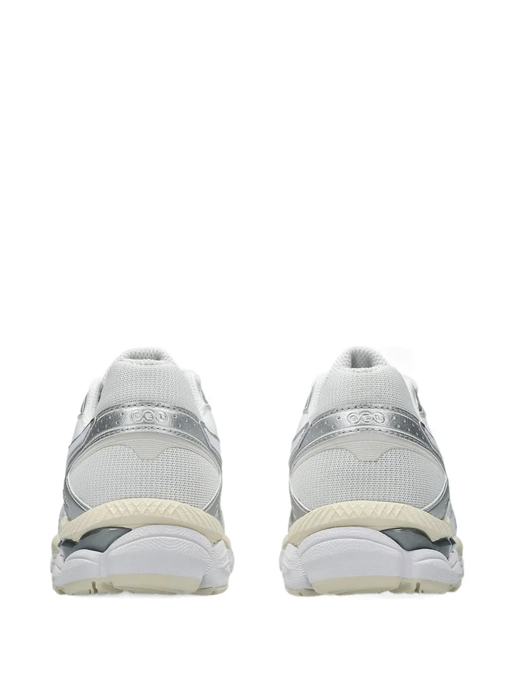 ASICS Gel Cumulus 16 Logo — White — Size US M 3.5 - US W 5 — Back View