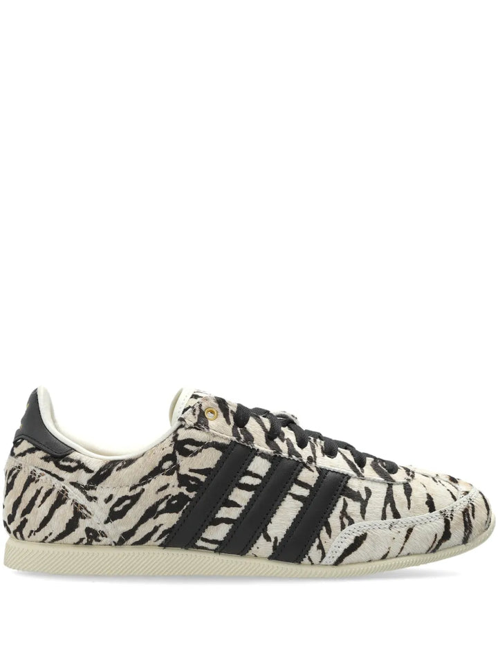 adidas Striped Three Stripe Trainers — White — Size US M 3.5 - US W 5 — Front View