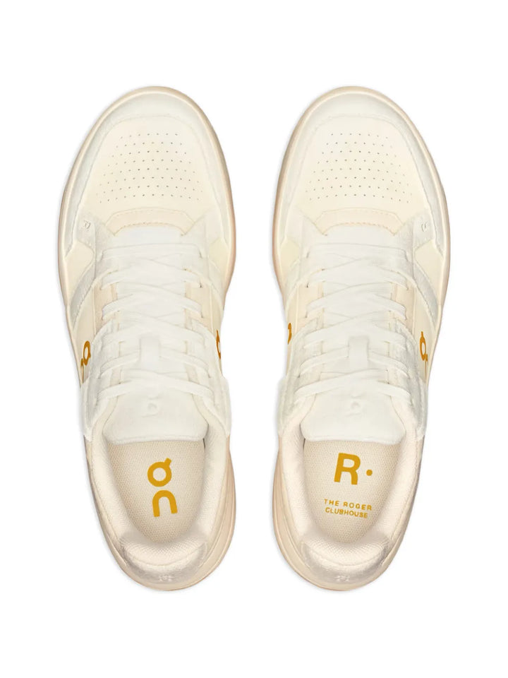 On Running The Roger Clubhouse Ace — Ivory — Size US M 3.5 - US W 5 — Side View