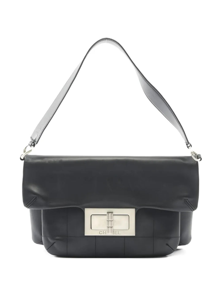 Chanel Pre Owned 2003 2004 Leather Shoulder Bag — Same as shown — Size One Size — Front View