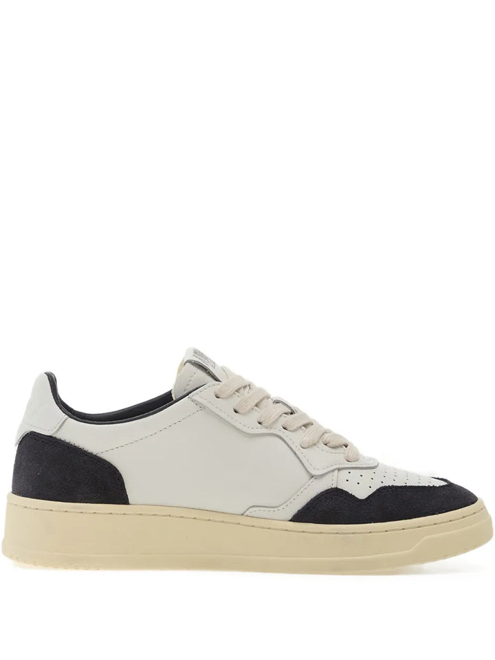 Autry Medalist Low Wom Leather — White — Size US M 3.5 - US W 5 — Front View