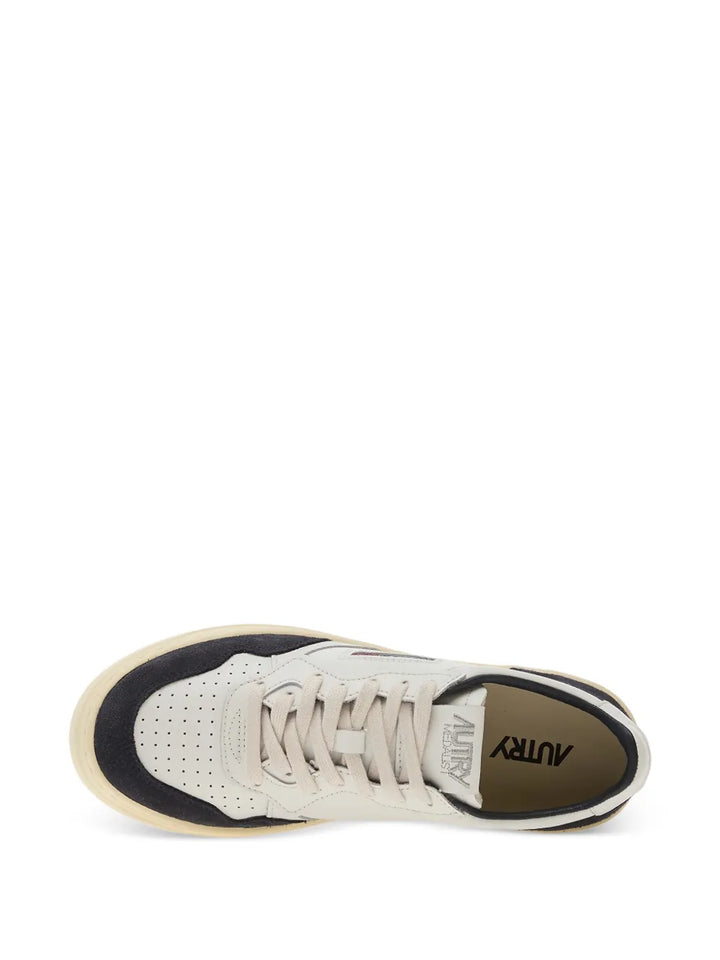 Autry Medalist Low Wom Leather — White — Size US M 3.5 - US W 5 — Detail View