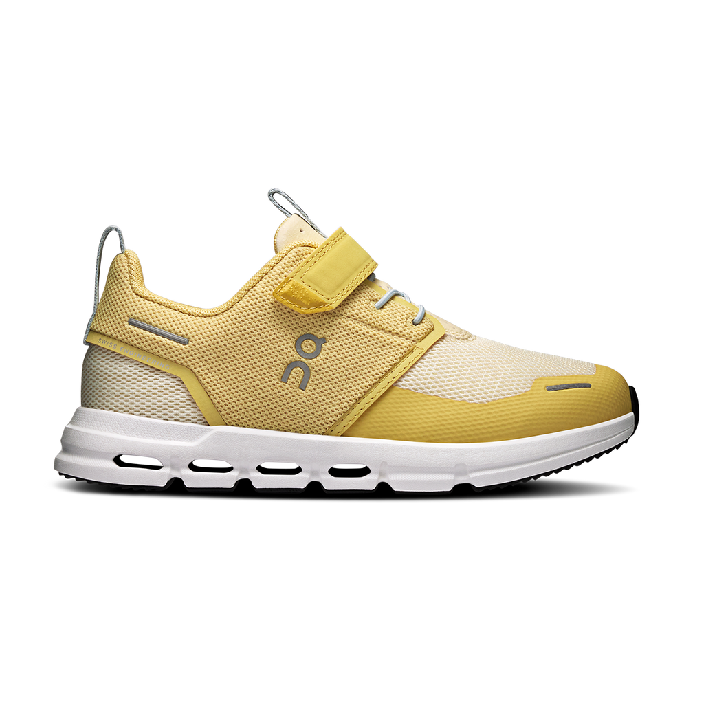 ON Cloud Play — Citrine - White — Size K — Width 13.5 — Front View