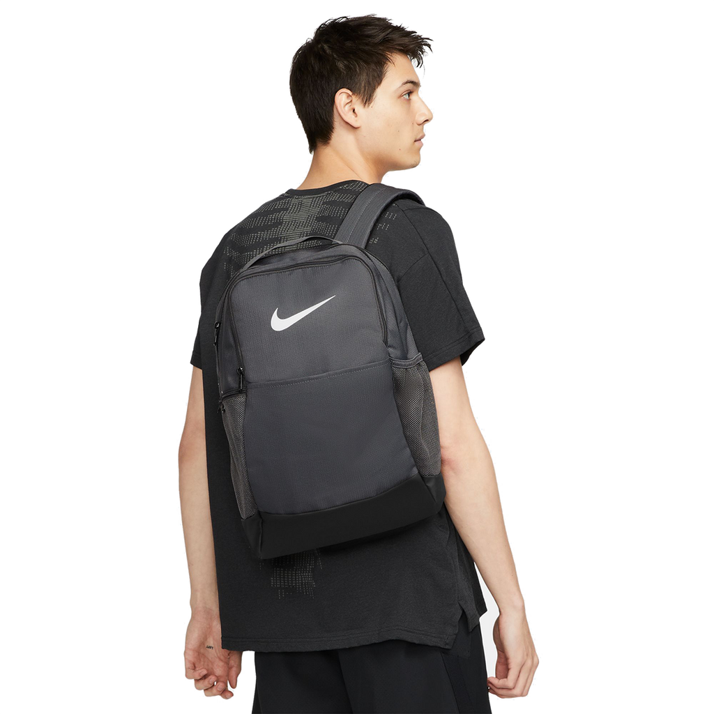 Nike Brasilia 9.5 — Black - White — Size Medium — Alternate View 12