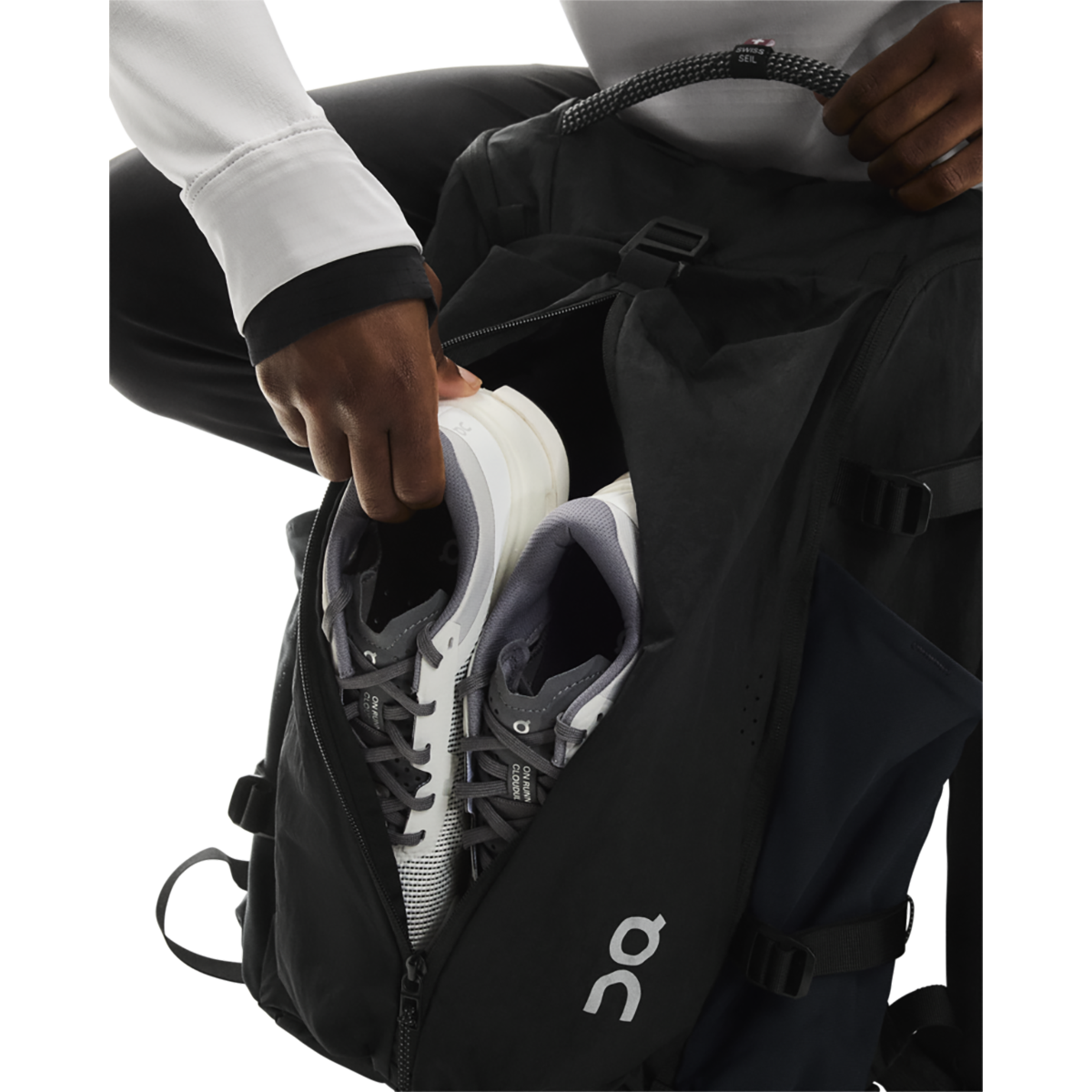 ON Speed Pack 30L — Sand - Black — Size One Size — Detail View