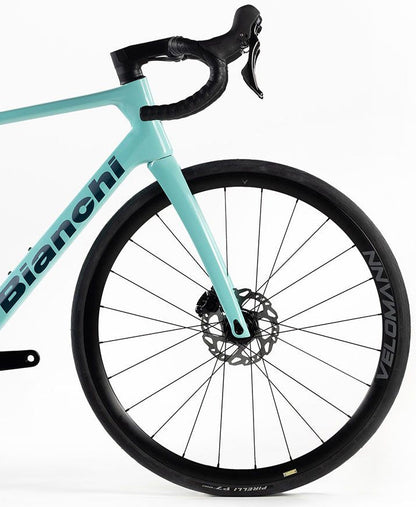 Bianchi Infinito 105 Carbon Road Bike 2026 - Celeste
