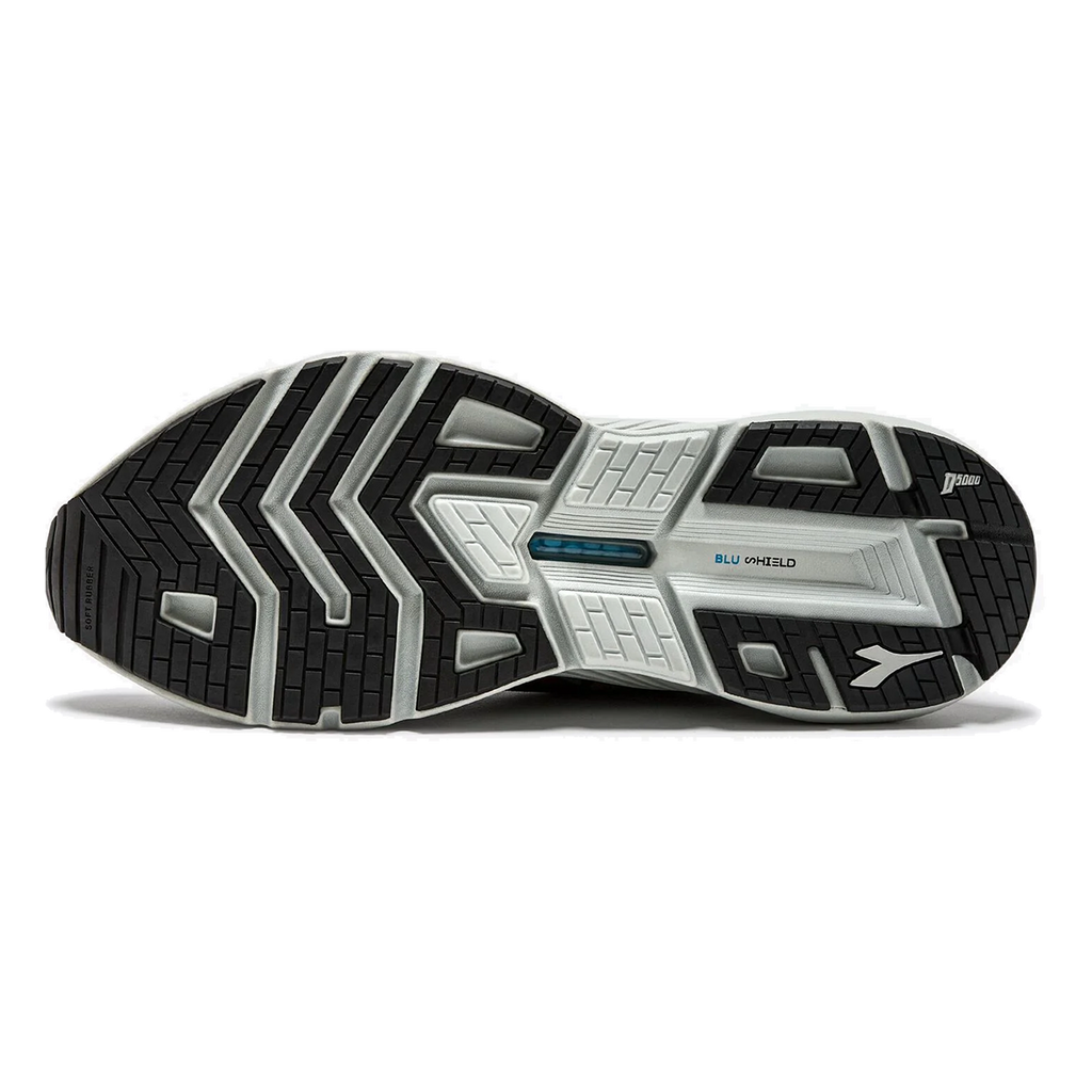 Diadora Mythos Blushield Volo 4 HIP — Black - White — Size D — Width 10 — Lifestyle View